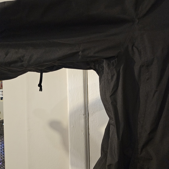 The North FACE rain jacket - Picture 7 of 7